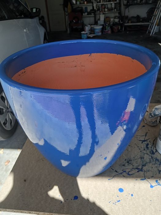 Vendo vasos em barro pintados á mão.