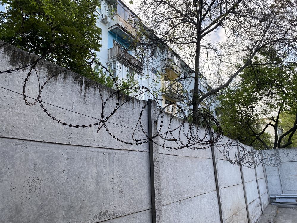 Колюча проволока з кріпленням 60м