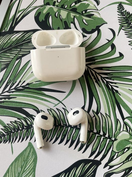 Набір( годинники, навушники, ремінці)