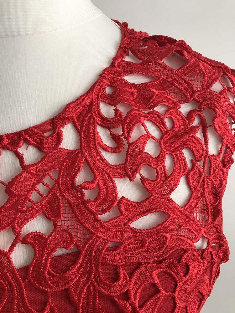 Czerwona sukienka koktajlowa 38
