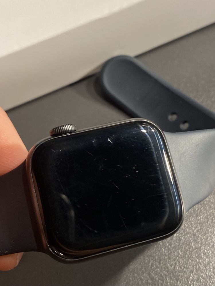 Apple Watch SE 99% koncydja baterii