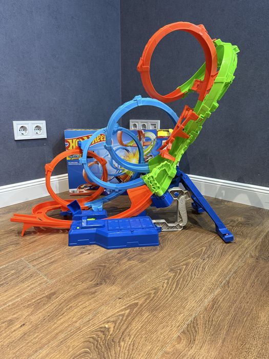 Набор Hot Wheels Action Четырехкратная петля аварий