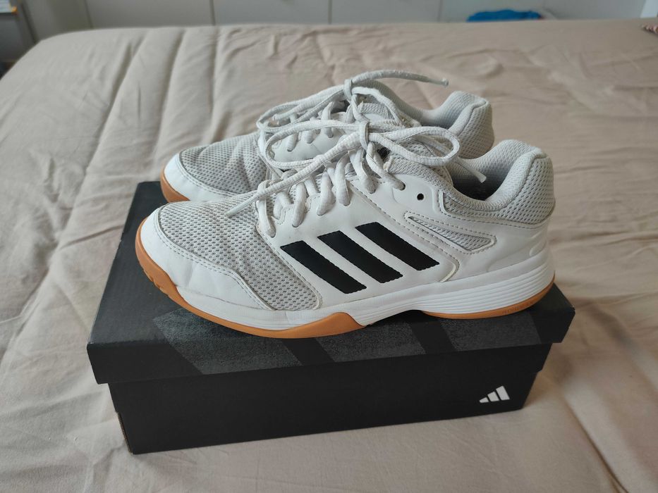 Buty halowe sportowe Adidas Speedcourt r. 36