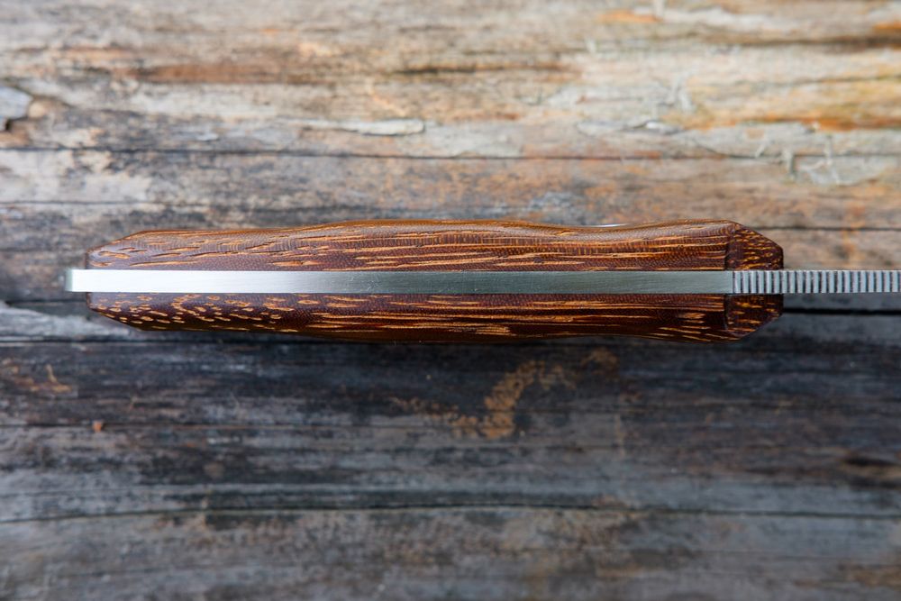 Nóż full tang bushcraft, stal N690, jimping