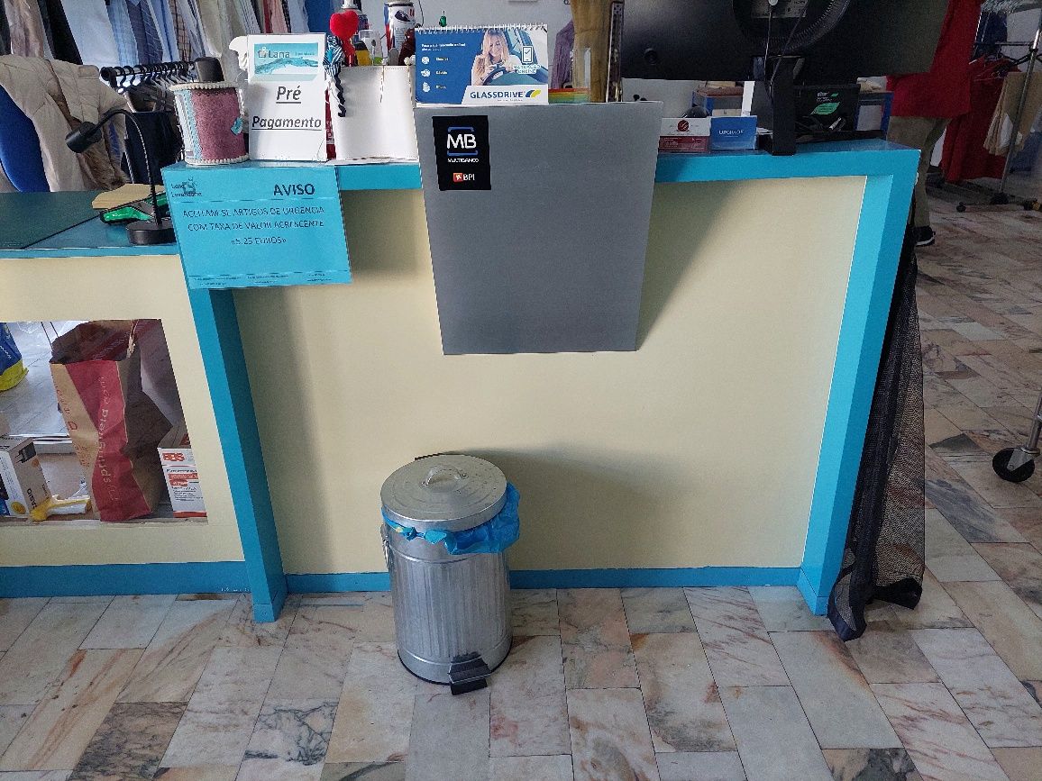 Conjunto de 2 balcões e 1 estante