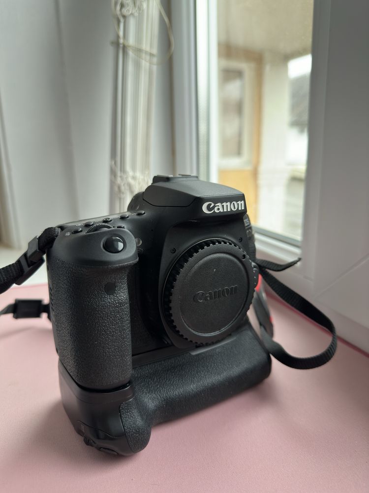 Canon EOS 90D з бустером