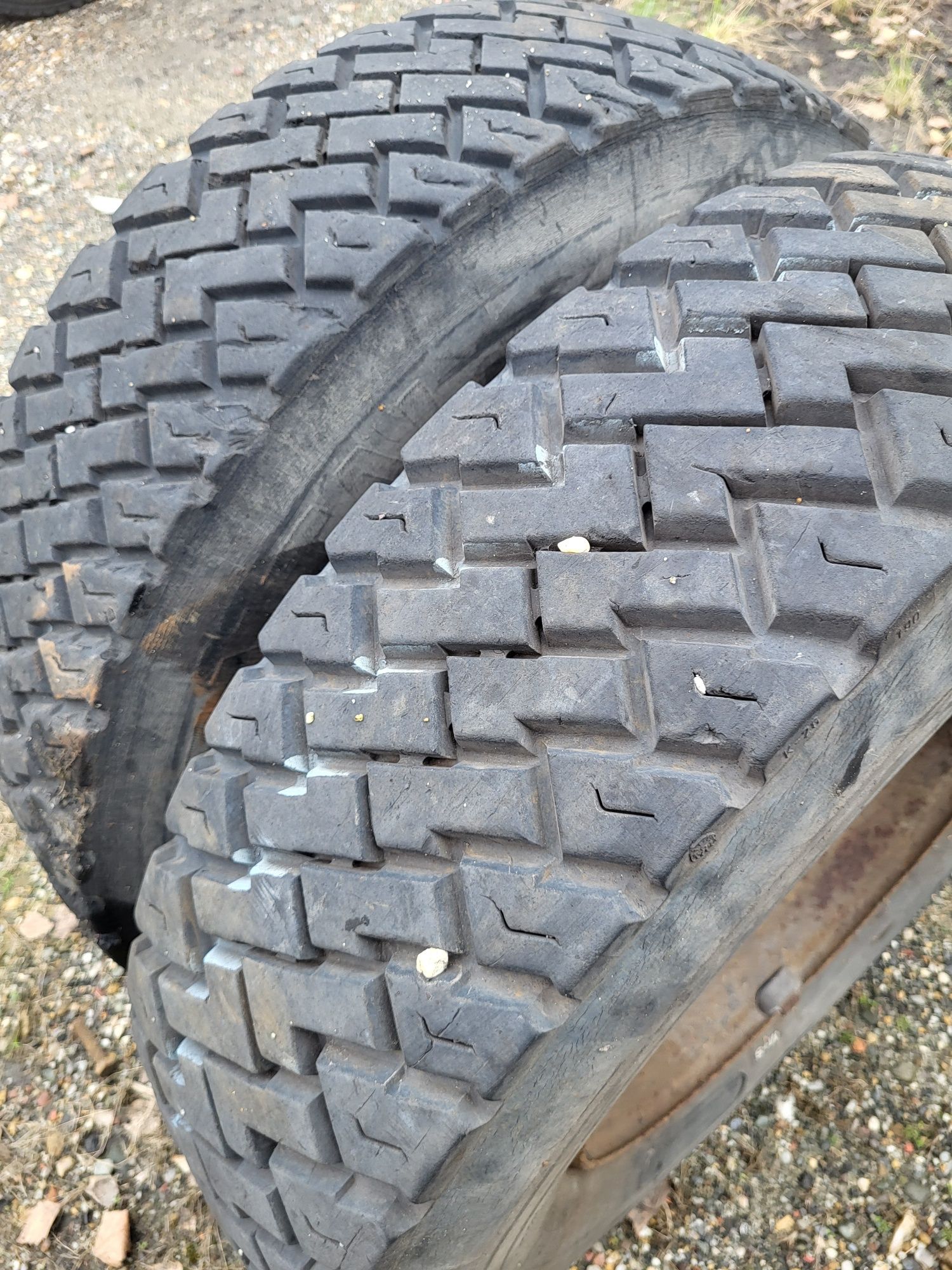 225/75/17.5 Opony z felgą 17.5x5.25