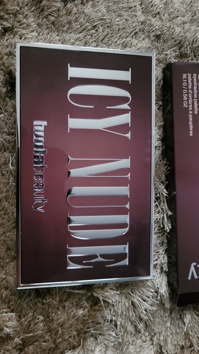 Paleta cieni Huda Beauty