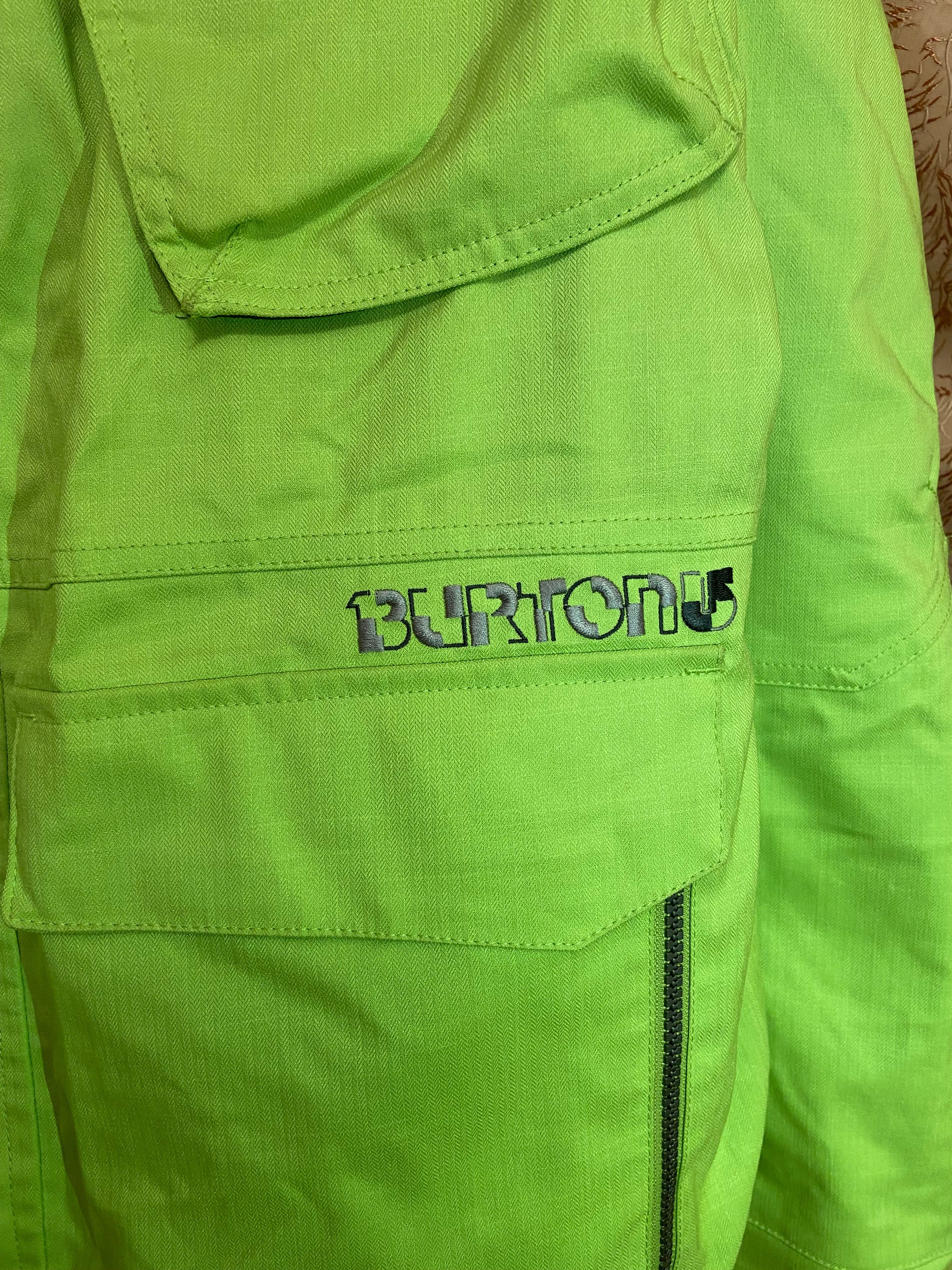 Лижна куртка салатового кольору Burton