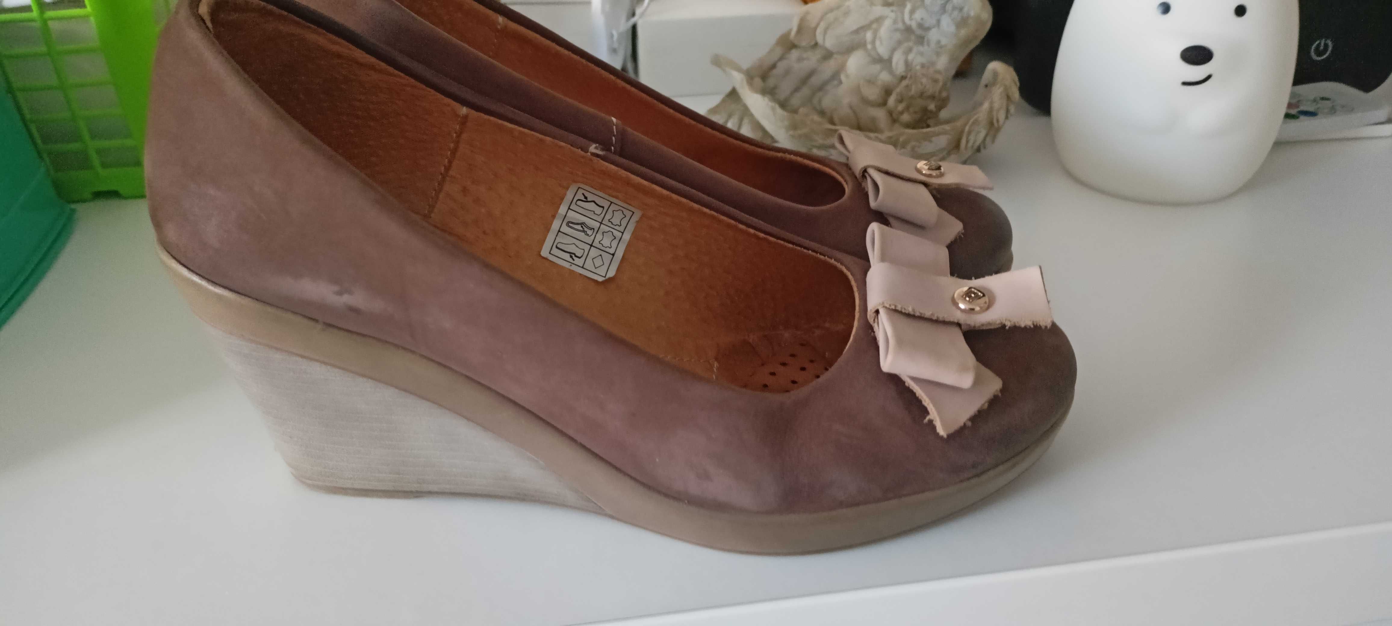 Buty na koturnie r. 37