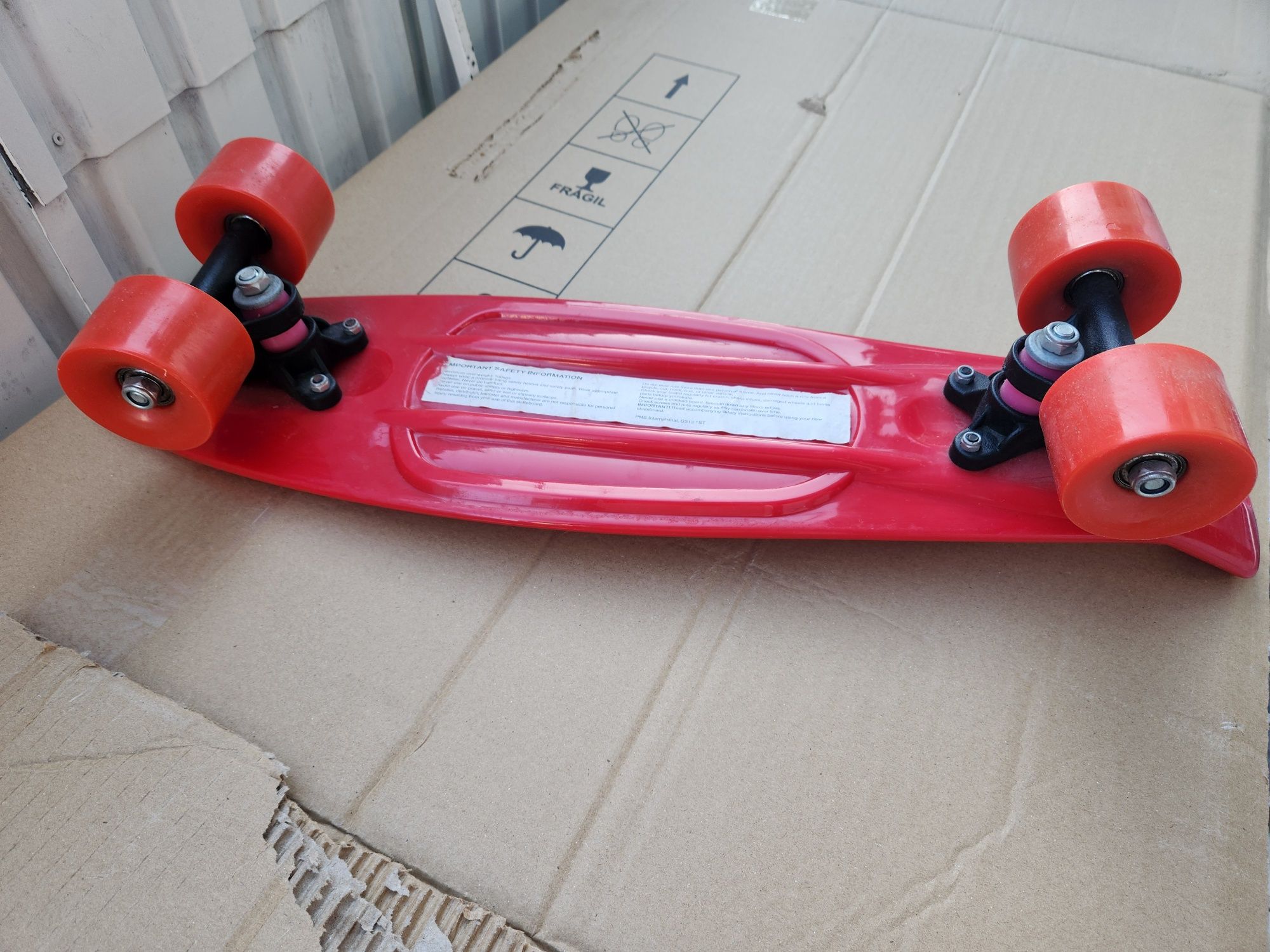 SKATE NOVO Vermelho ainda instruções  por baixo