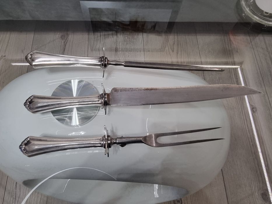 Posrebrzany i sygnowany zestaw sztućców