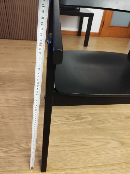 8 Cadeiras praticamente novas