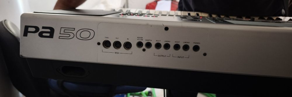 Teclado Korg pa50