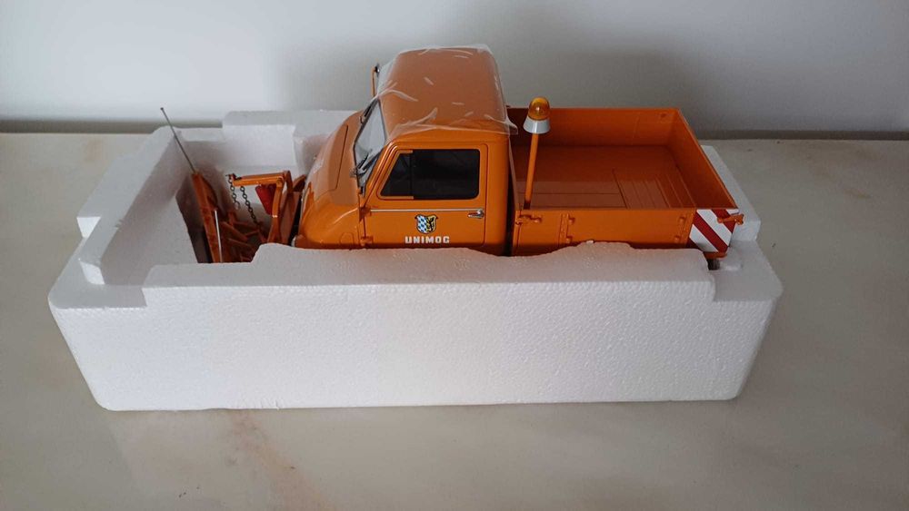 Miniatura Mercedes-Benz Unimog 401 "Froschauge" SHUCO Escala 1:18