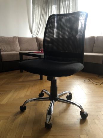 Krzesło biurowe/obrotowe w kolorze czarnym