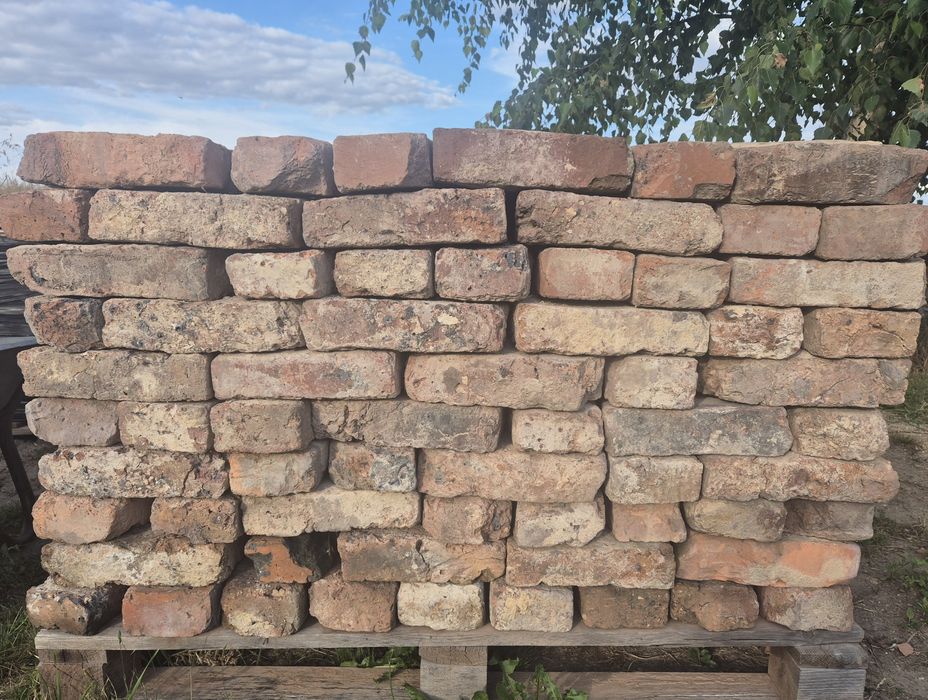 Cegła rozbiórkowa - stara cegła uszkodzona