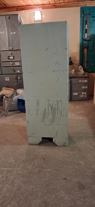 Металевтй  сейф.