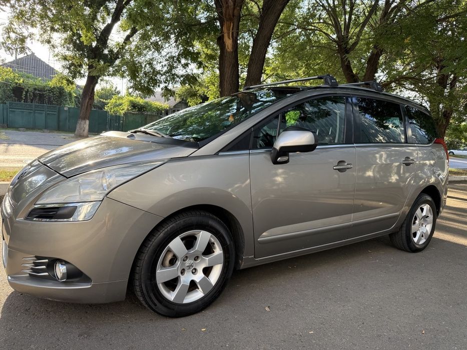 Мінівен peugeut 5008