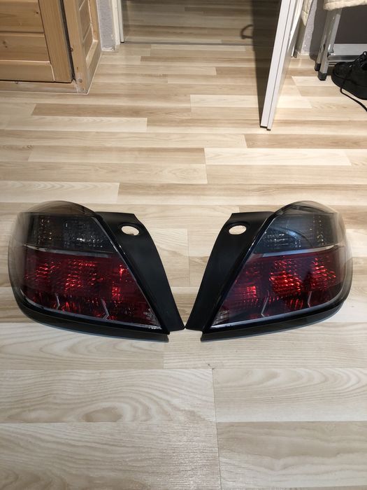 Lampy tył Opel Astra H GTC