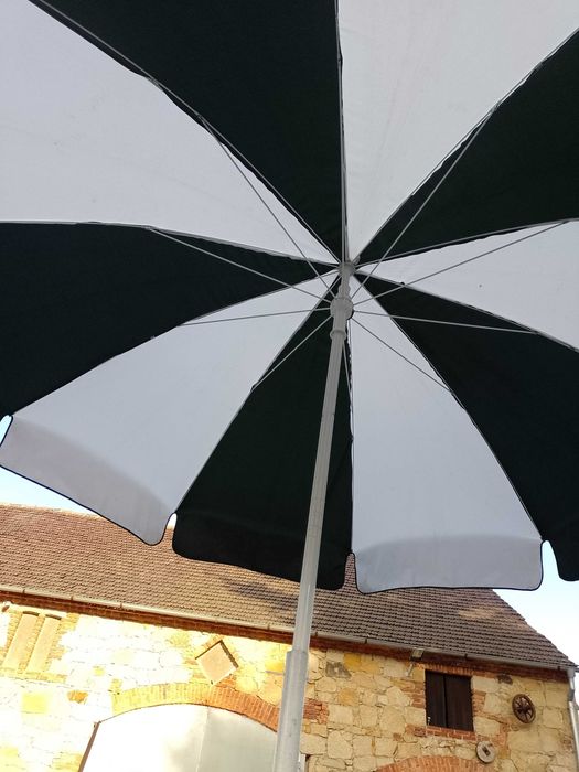 komplet ogrodowy wypoczynkowy stół krzesła parasol