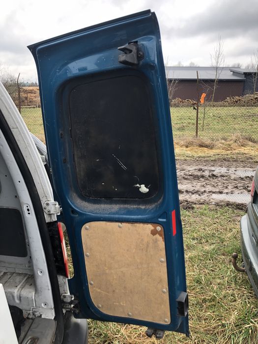 Drzwi prawe tył tylne skrzydełka VW Caddy Maxi III 3
