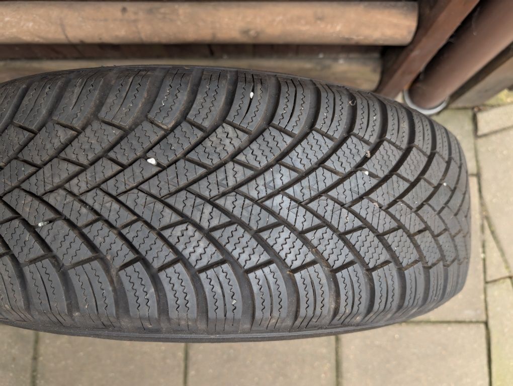 Felgi stalowe wraz z oponami zimowymi 215x65 r16  rocznik 2022