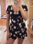 Czarny kombinezon w kwiaty New look 38 M