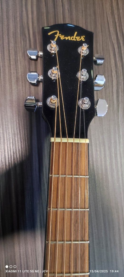 Guitarra Fender como nova
