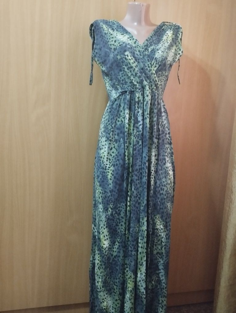 Продам летние сарафаны,размер48-50