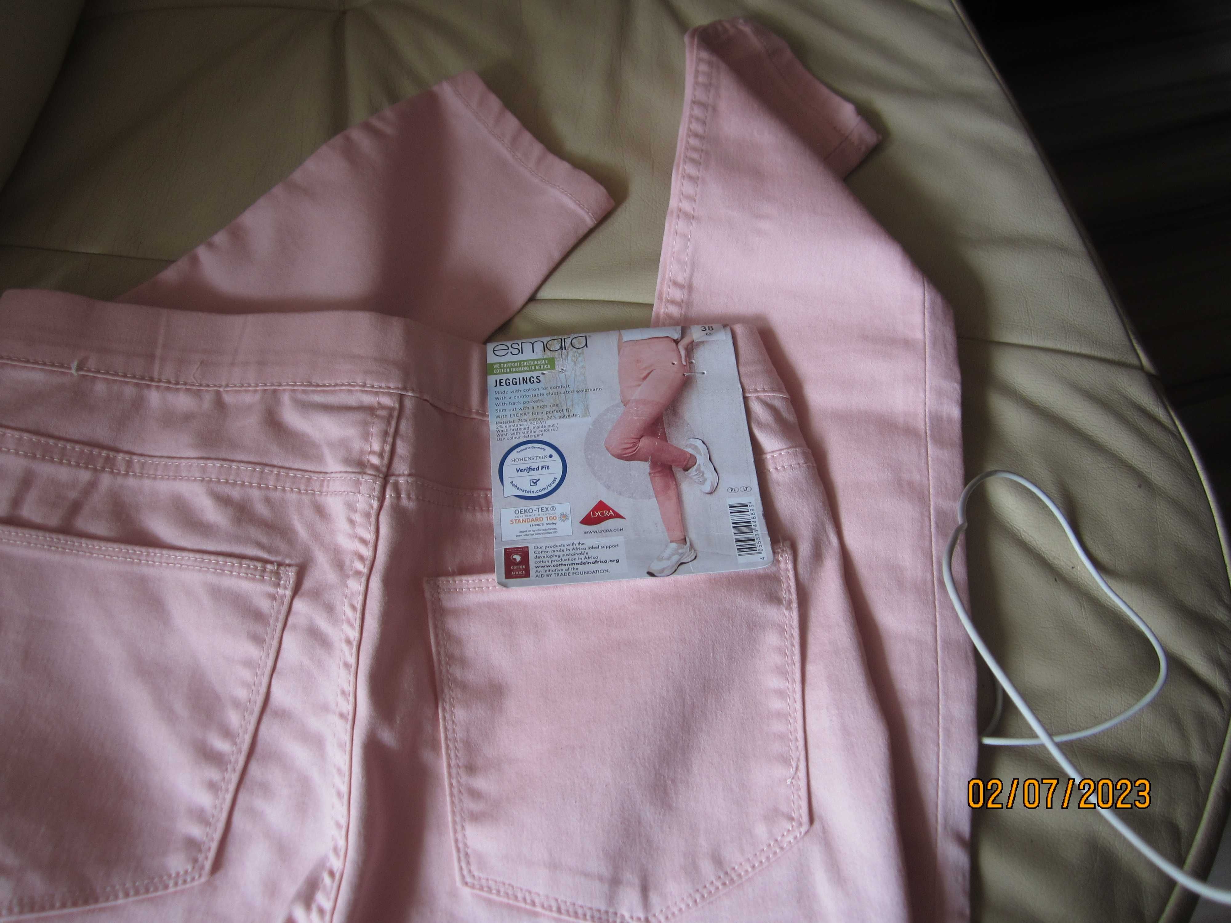 Piękne nowe spodnie jegginsy Esmara rozmiar 38