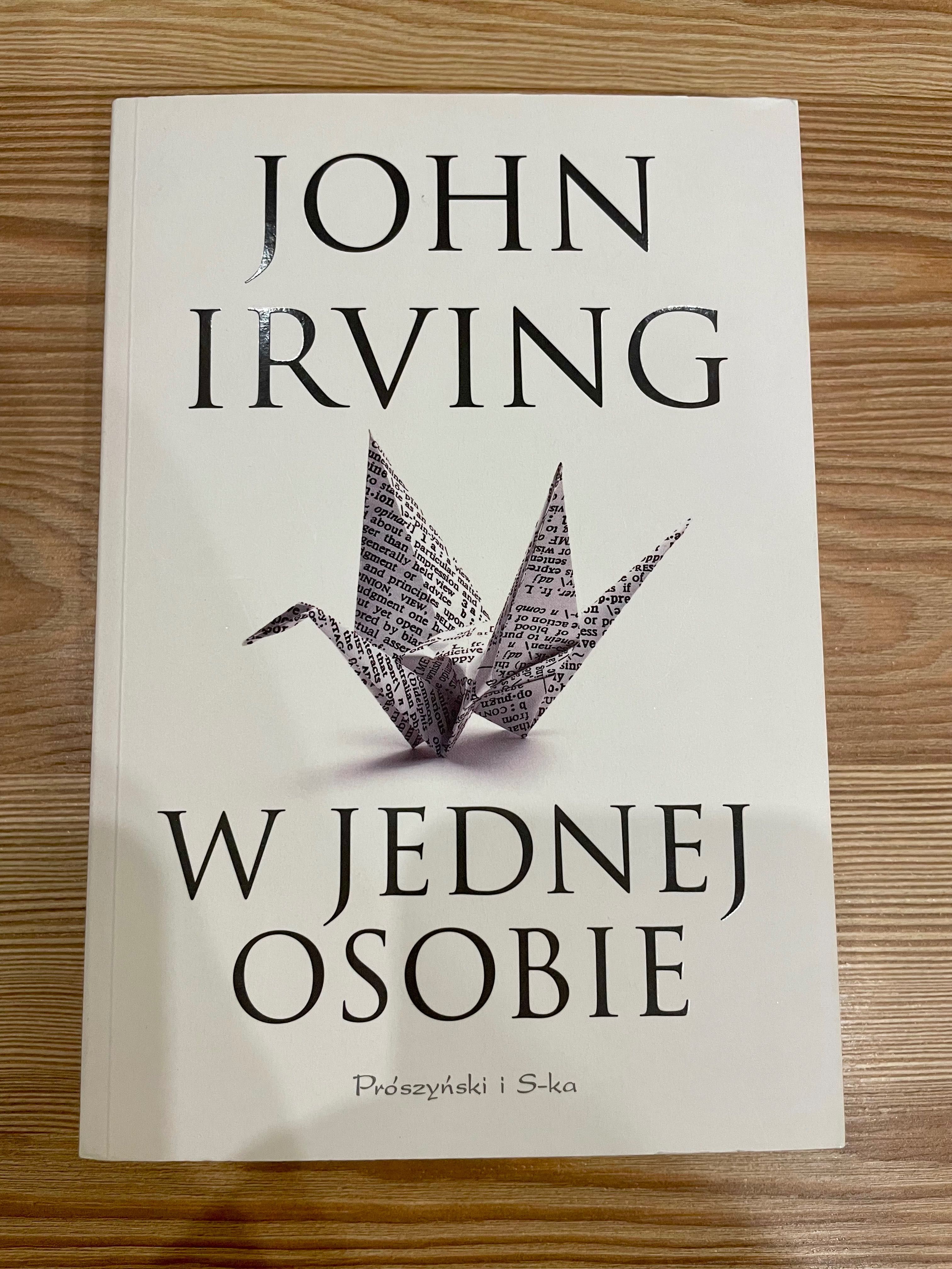 W jednej osobie, John Irving (miękka oprawa ze skrzydełkami)