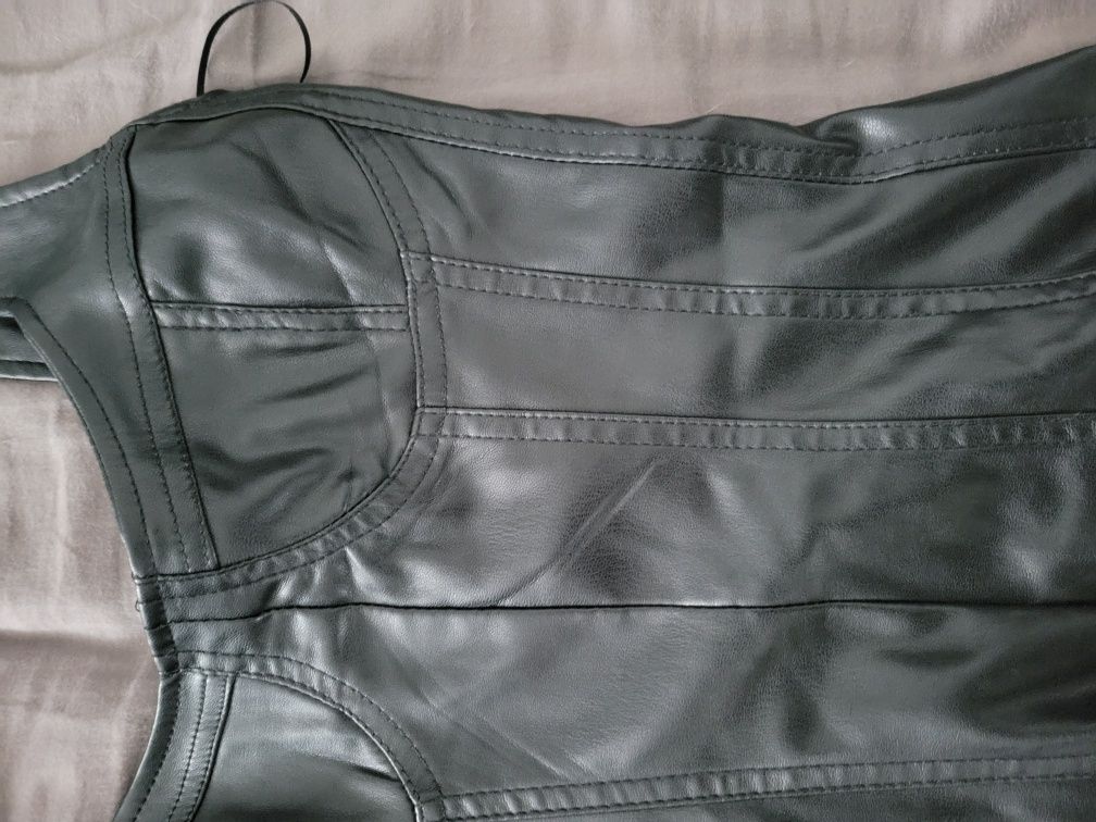 Vestido de cabedal