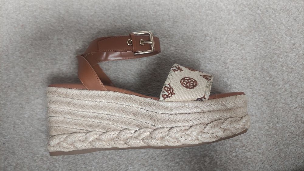 Sandały Guess roz 38