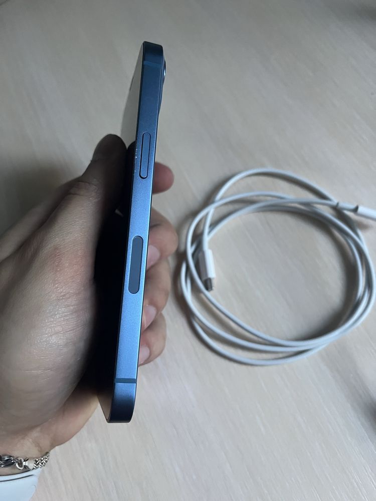 iPhone 13 неверлок, акум 93%