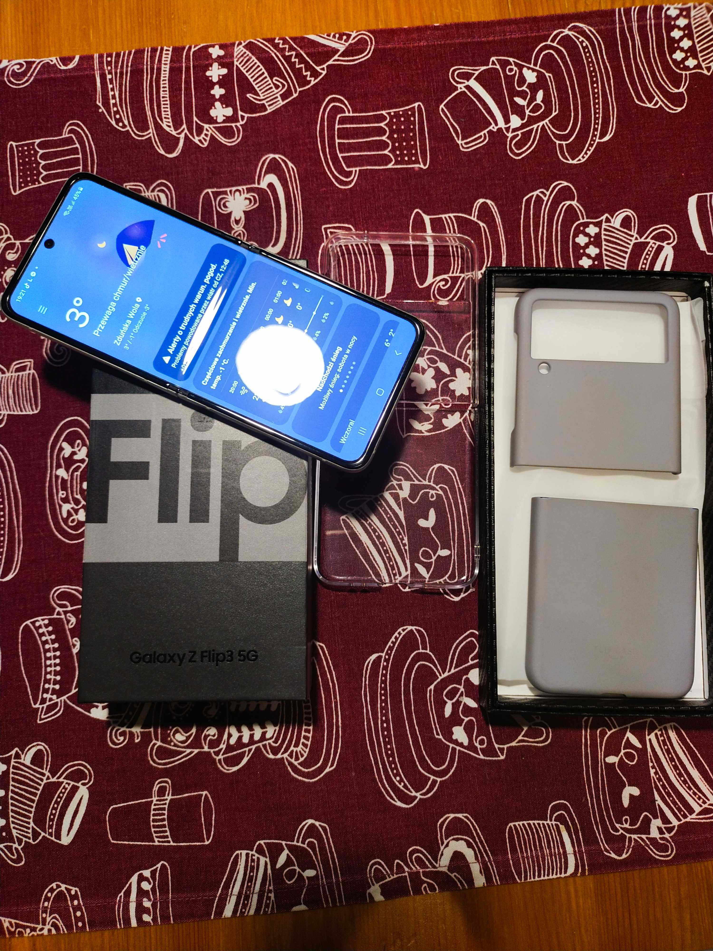 Samsung Galaxy Z Flip3 5G 128GB jak nowy, 3x etui, komplet, gwarancja