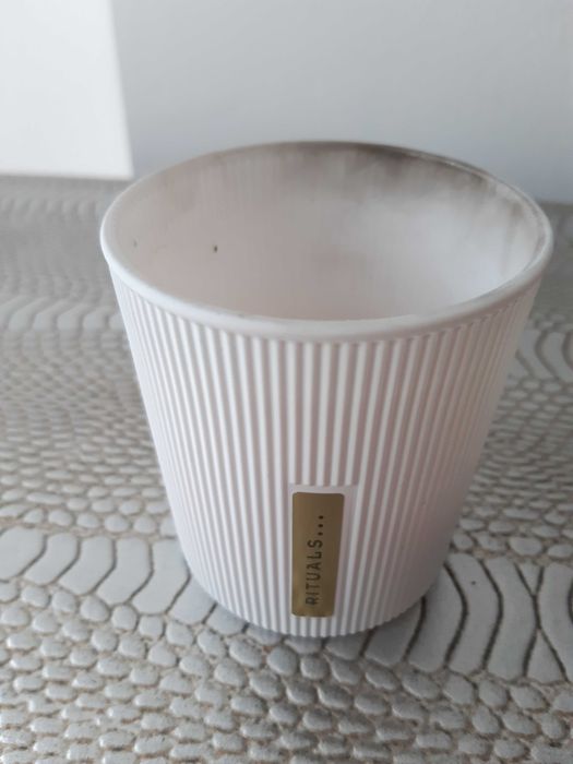 perfumowana świeca świeczka zapachowa RITUALS The Ritual Of Sakura