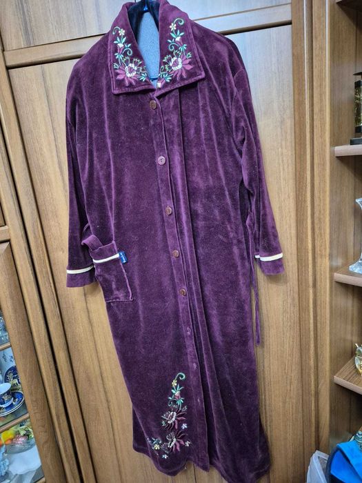 Роскошный Велюровый Халат Длинный с Вышивкой (Цвет Слива/Бордо)