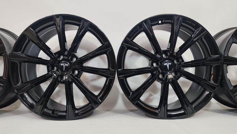 5x114,3 19" 8,5j et40 nowe Tesla model 3 Lexus promocja