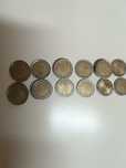 Várias moedas de 2 eur