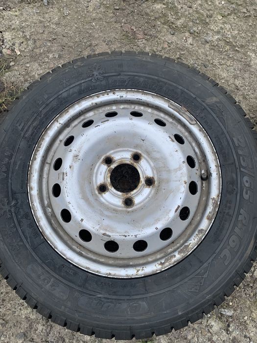 Продам резину на диске на Volkswagen Transporter T5