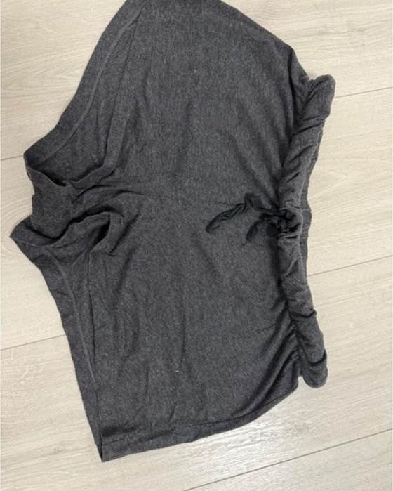 Легкі шорти з міцною резинкою