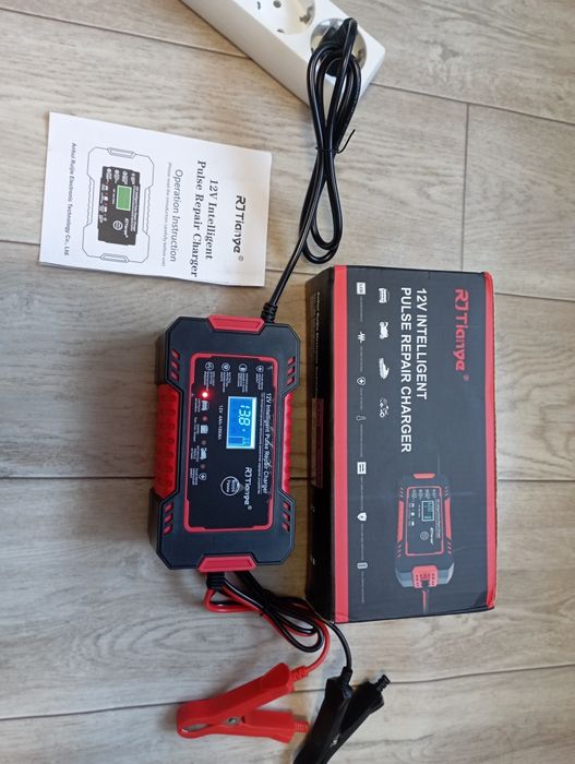 Зарядний пристрій універсальний Зарядное устройство для аккумуляторов