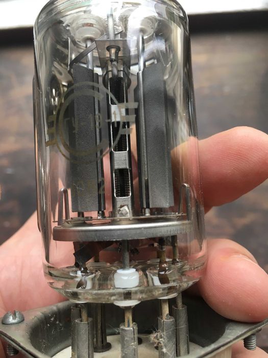 Продам УФ лампы новые и б.у. радиолампы  ГУ-19, и др. генераторные.