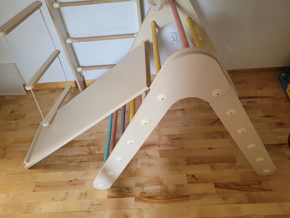Drabinka do wspinania ze zjeżdżalnia ścianką