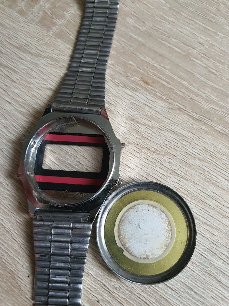 Zegarek z melodyjkami. Koperta.