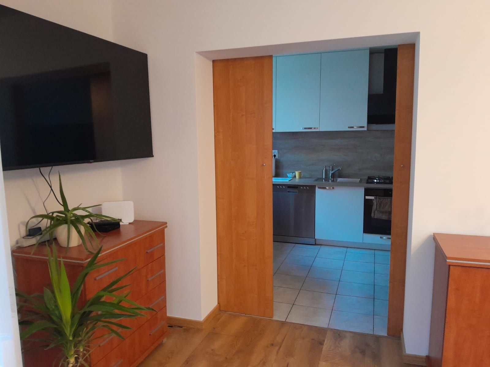 Wynajme 2 pokojowe mieszkanie po remoncie, umeblowane