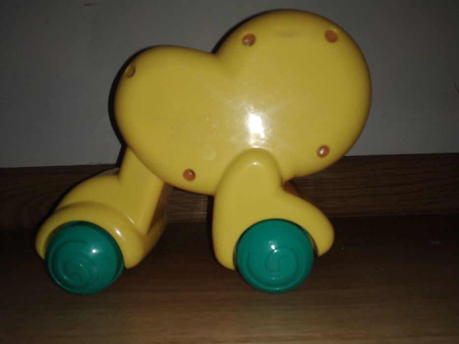Lew fisher price naciśnij i jedź