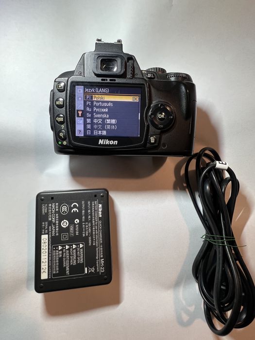 Rezerwowany Nikon D60 ładny oryginał, body i ladowarka z baterją