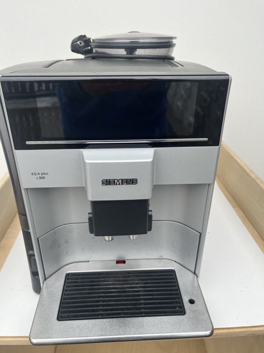 Рівне Кавомашина кавоварка Siemens EQ.6 s300